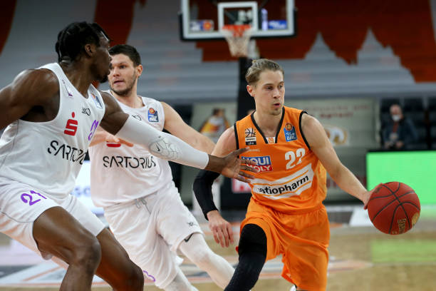 不仅是两队 不仅是两队